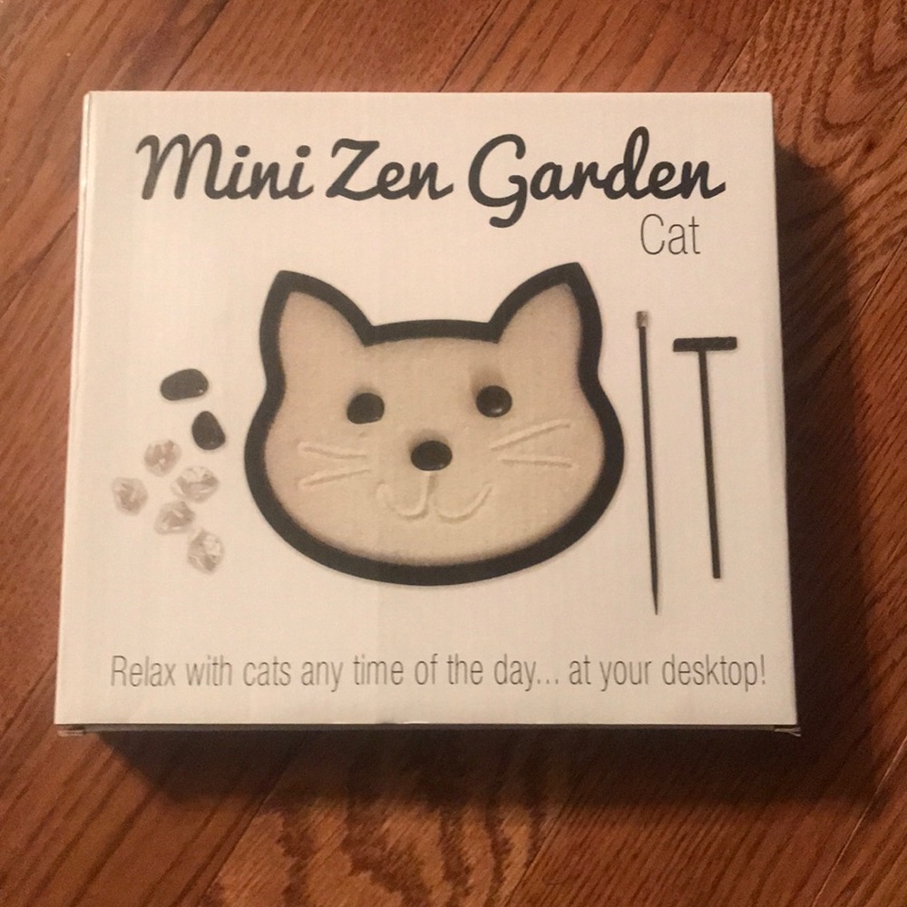 NWOT Mini Cat Zen Garden